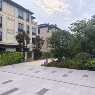 蚌埠 芝麻白与芝麻白搭配铺装，尺寸1200*600