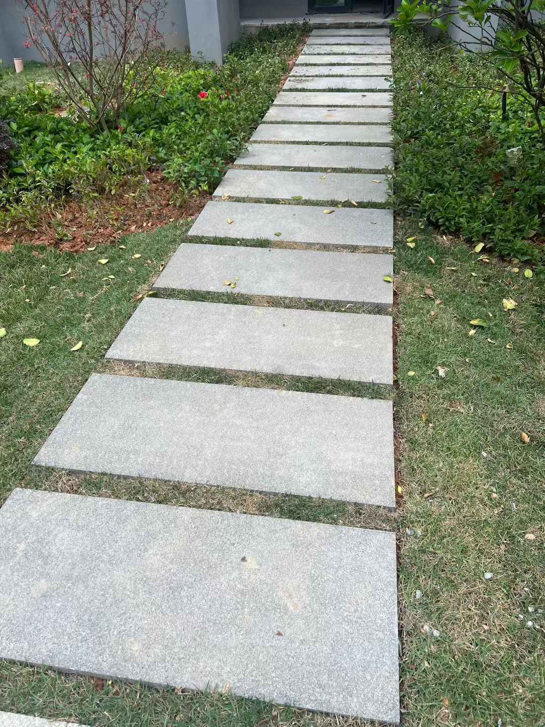 蚌埠 芝麻黑小区踏步、汀步石铺装效果