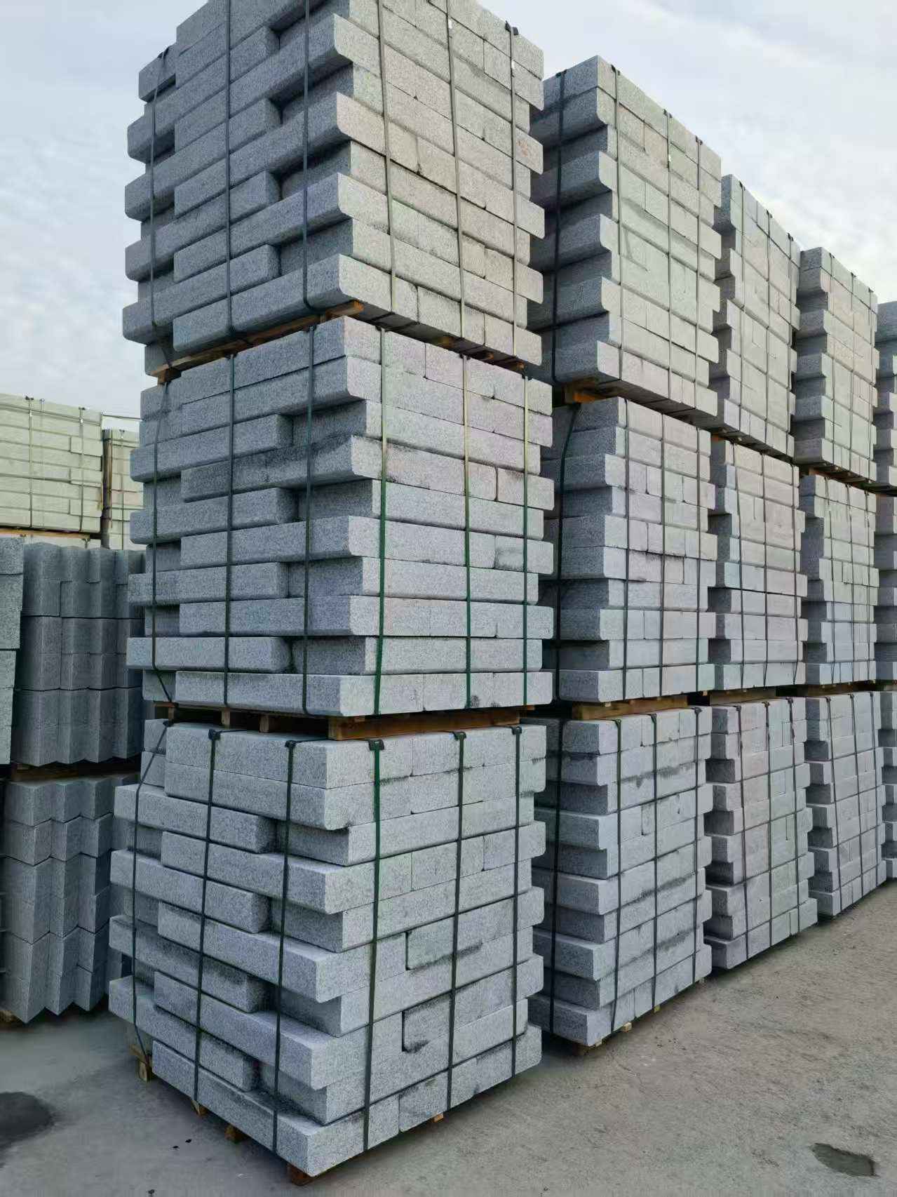 蚌埠 路沿石（路侧石），颜色一致，尺寸标准