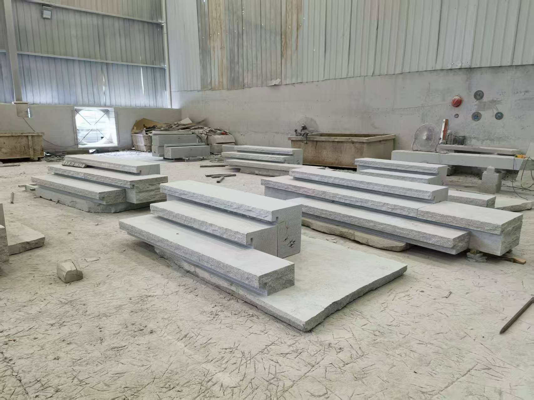蚌埠 整石台阶（大面火烧+侧面自然面），出货前厂内拼装