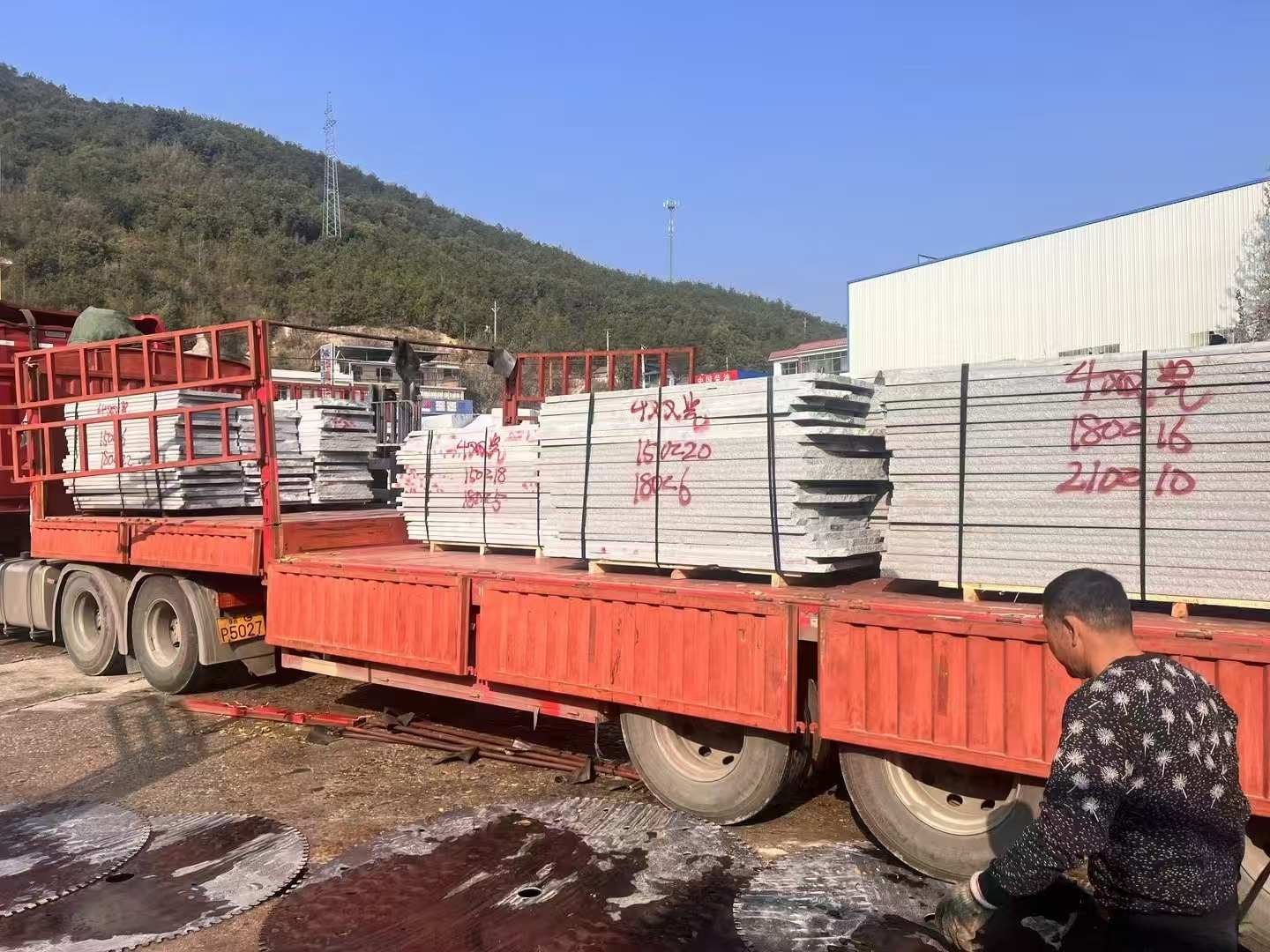 蚌埠 芝麻灰花岗岩光面毛板出货日常